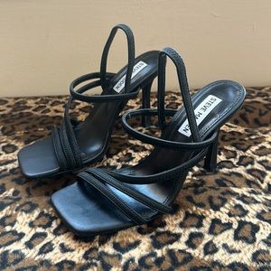 STEVE MADDEN HEELS- BLACK 🖤